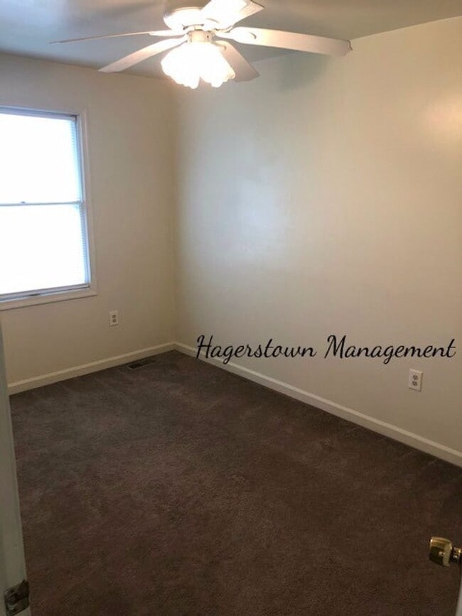 Building Photo - Duplex in Williamsport