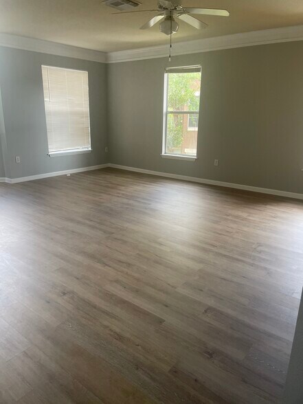Building Photo - 8807 Villa View Cir