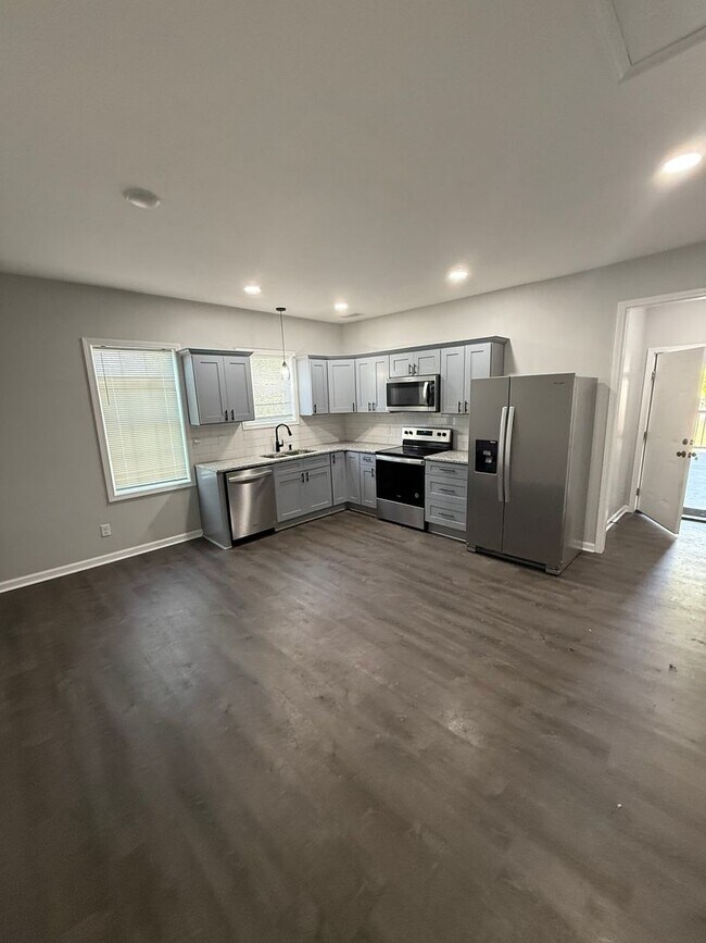 Primary Photo - 1 bed / 1 bath