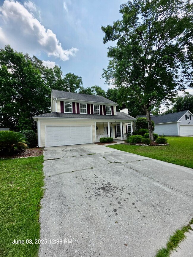 Building Photo - Thoughtfully updated 3 bedroom in Summervi...