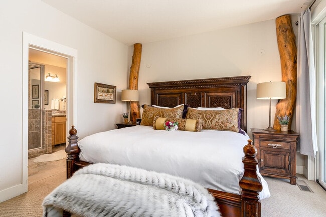 Building Photo - 4 Lower Saddle Ridge Rd