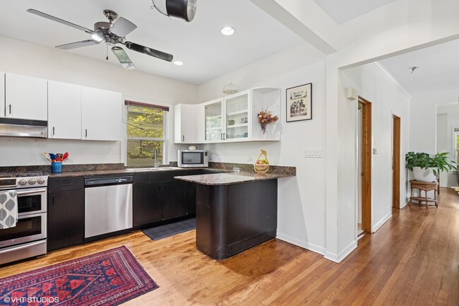 Building Photo - 534 Ridgeland Ave