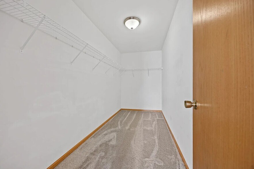 Building Photo - 262 Springbrook Trl S
