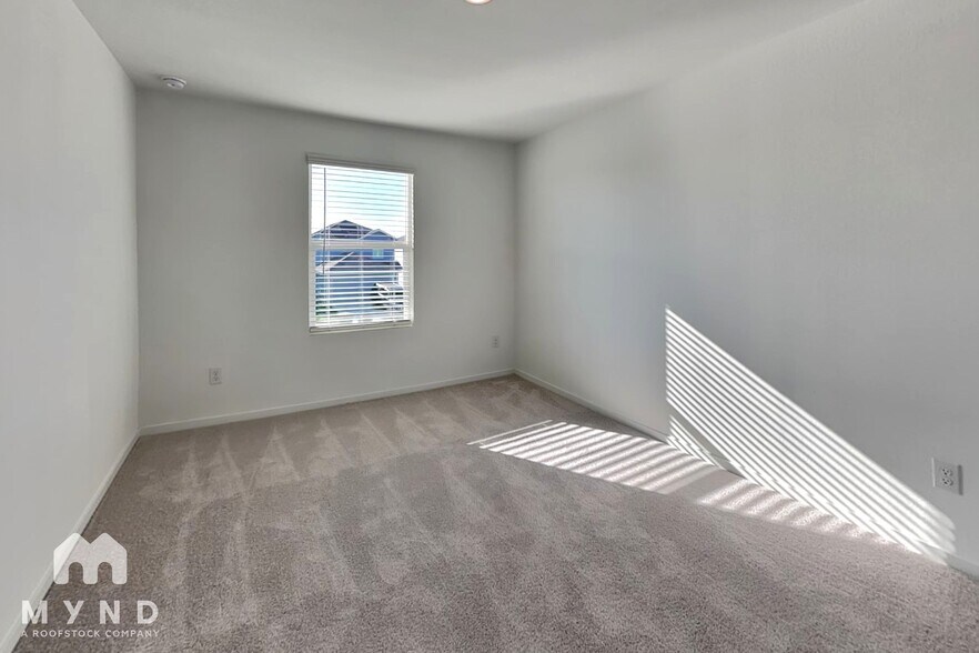 Building Photo - 7354 Orange Sapphire