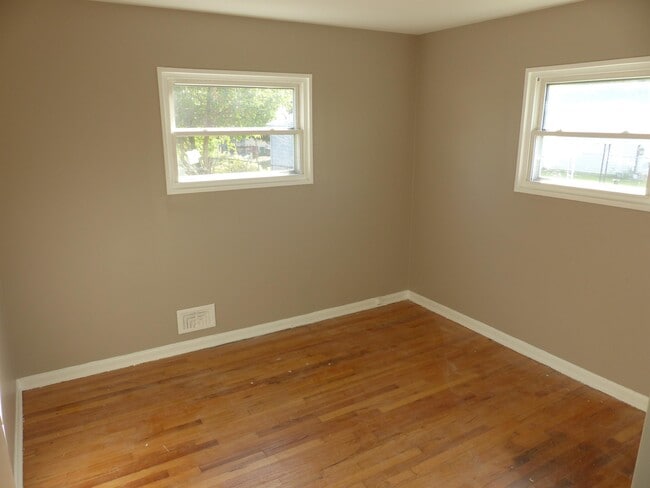 Building Photo - 7571 Pardee Rd