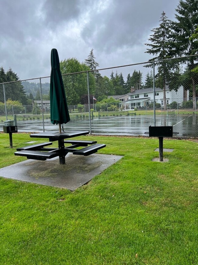 Building Photo - Private access to Lake Sammamish house