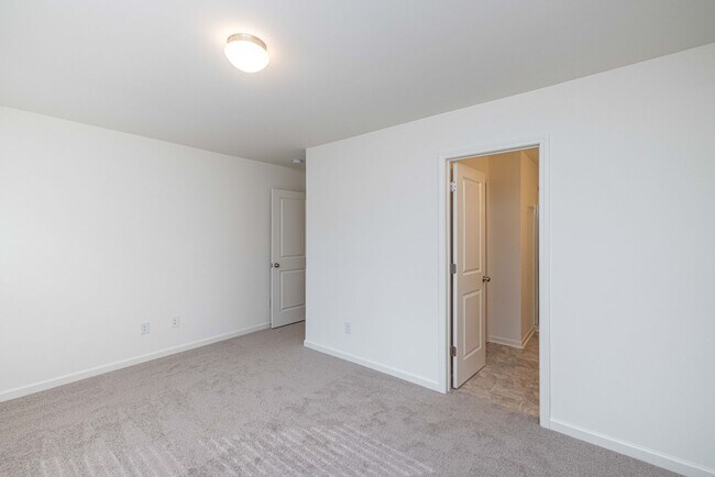 Building Photo - 465 Kinnerton Pl