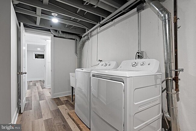 Building Photo - 409 Maiden Ln