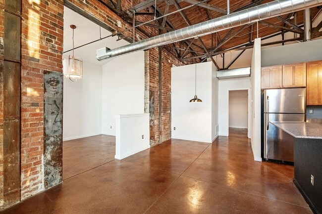 Building Photo - 3033 Blake St