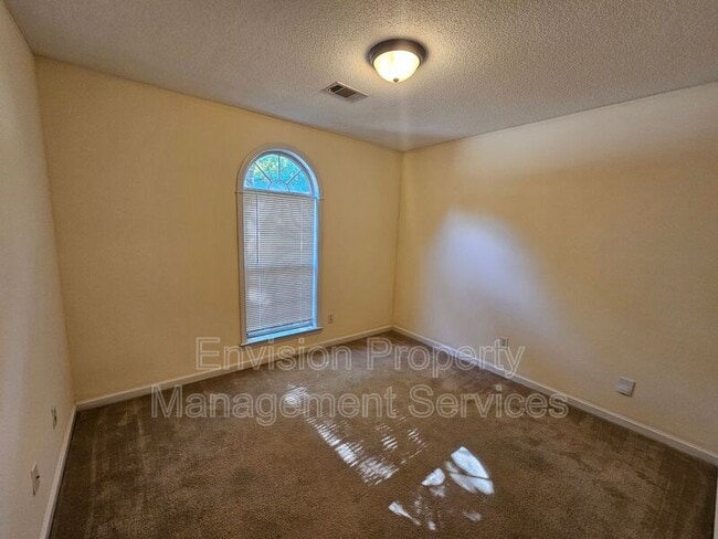 Building Photo - 3989 Meadow Glen Way