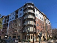 Building Photo - 910 W 25th St