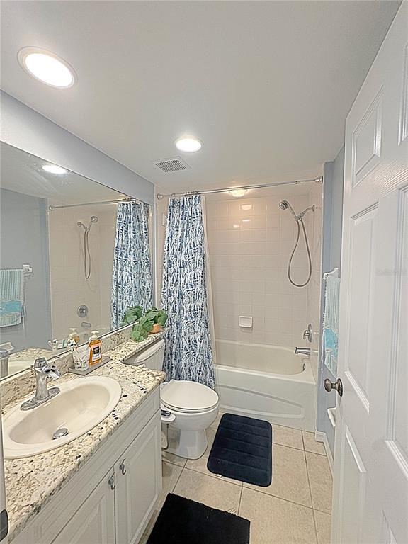 Building Photo - 1200 Country Club Dr