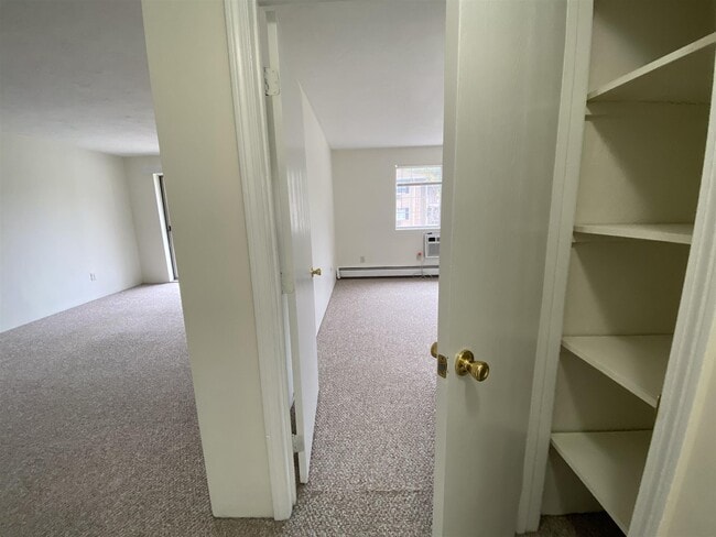 Building Photo - 385 Huse Rd