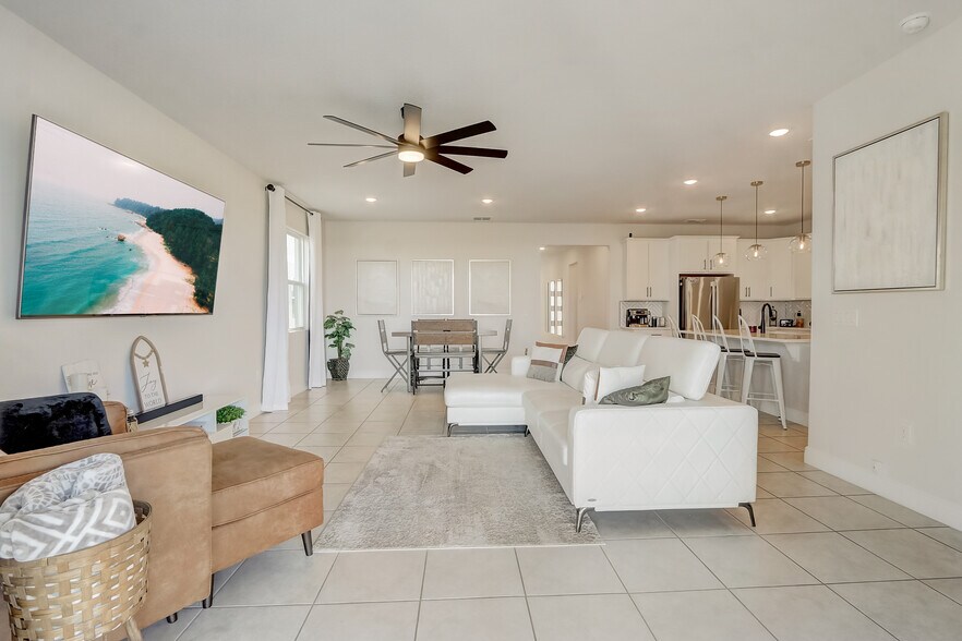 Building Photo - 362 Sofia Ln