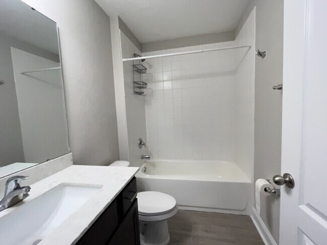 Building Photo - 4 bed/3 bath Beautiful Home with Amenities!