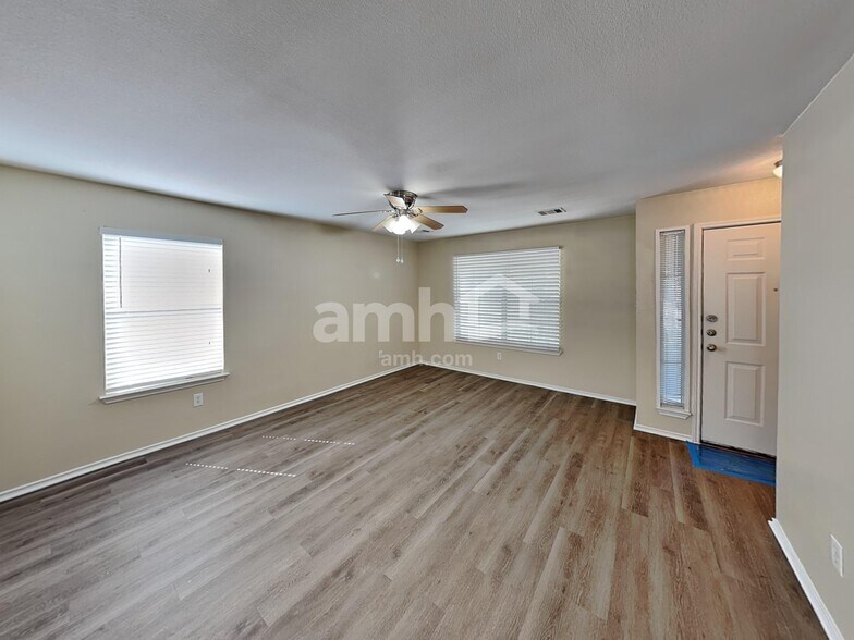 Building Photo - 2844 Deerfern Ln