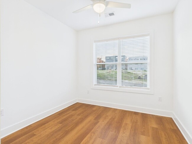 Building Photo - 913 Bainbridge St