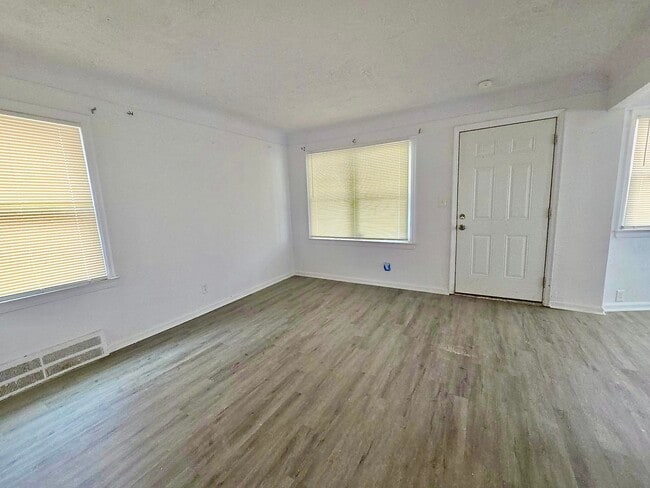 Building Photo - 9589 Mansfield St