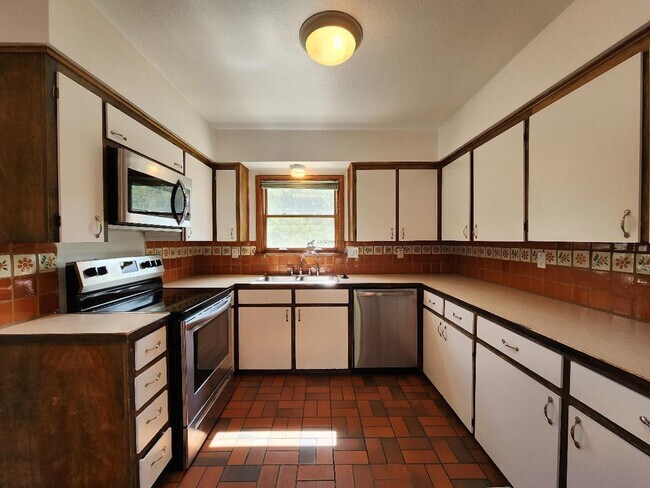 Building Photo - 1207 Cll Luna