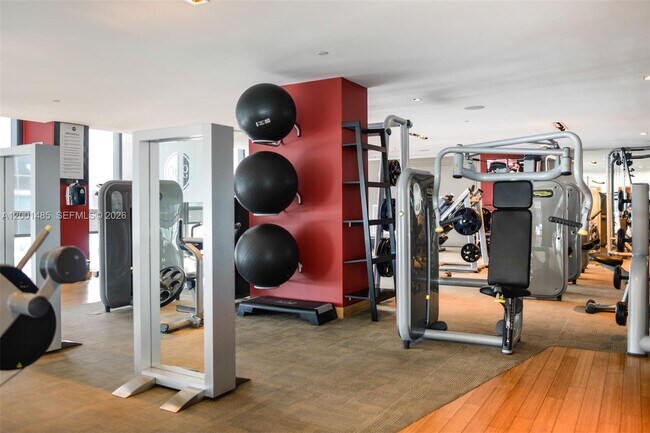 Building Photo - 900 Biscayne Blvd