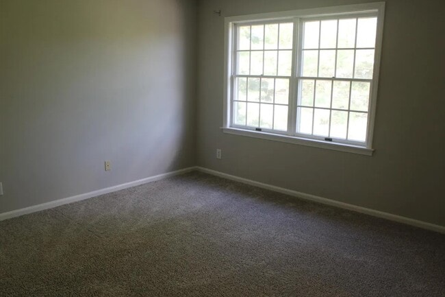 Building Photo - 609 Holly Hill Dr