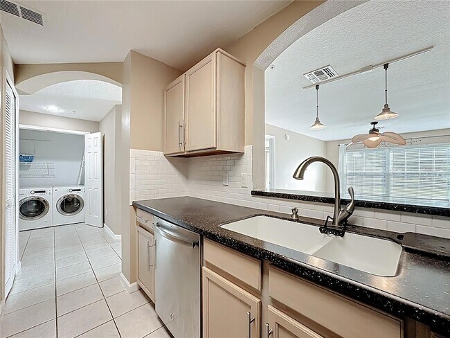 Building Photo - 3960 Southpointe Dr