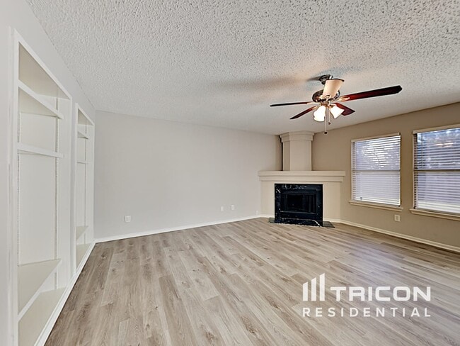 Building Photo - 1052 Shadywood Dr