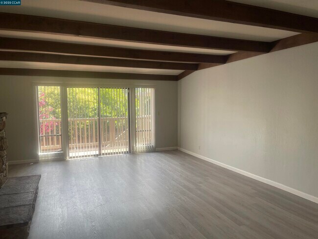 Building Photo - 971 Livorna Rd
