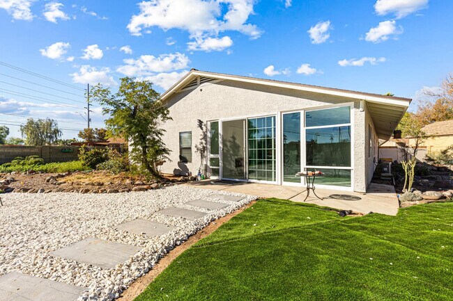 Building Photo - 4401 W McRae Way