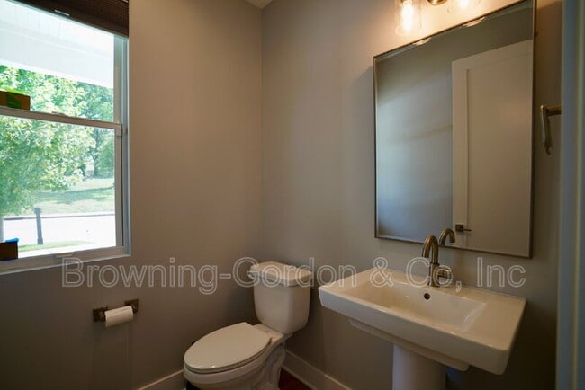 Building Photo - 2900 Torbett St