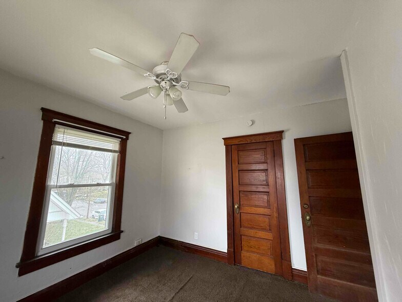 Building Photo - 505 6th St NE