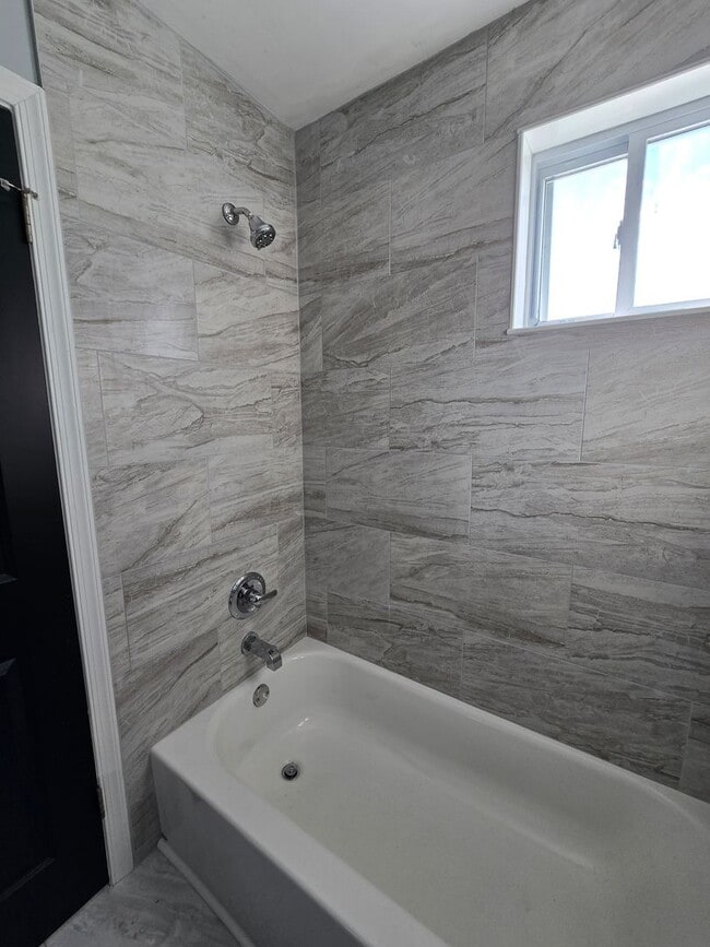 Building Photo - LIT1026-BWS/DH