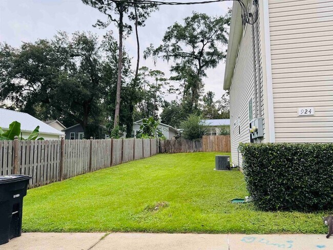 Building Photo - 924 Ashburn Dr