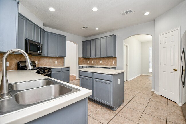 Primary Photo - 3019 Red Oak Leaf Trail