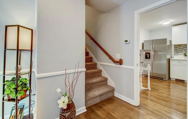 Building Photo - 403 Fairington Dr