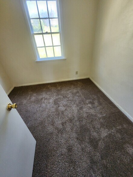 Building Photo - 1417 NW Carden Ave