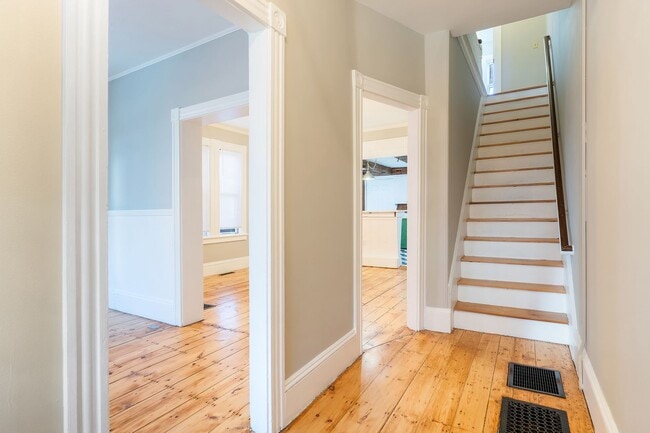 Building Photo - 105-107 Richards