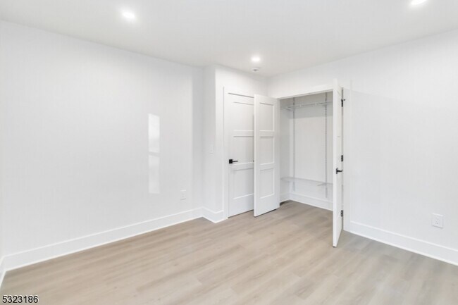 Building Photo - 140 Washington St