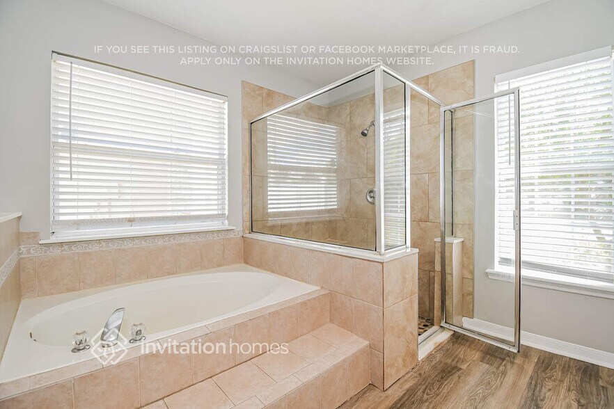 Building Photo - 10143 Meadow Point Dr
