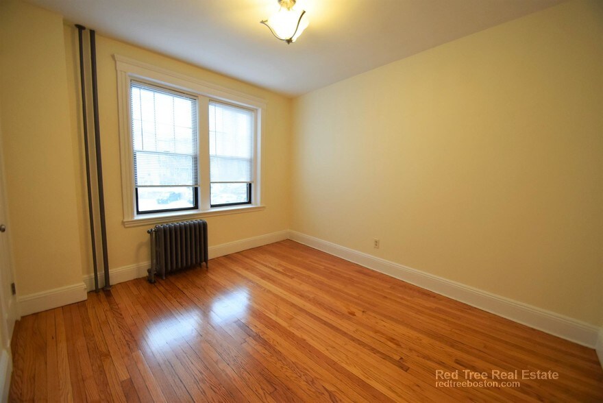 Building Photo - 6 Sutherland Rd