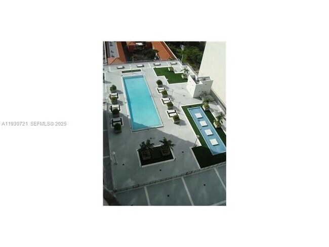 Building Photo - 690 SW 1st Ct