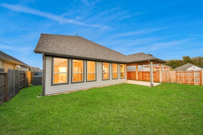 Building Photo - 32307 Fly Fish Wy