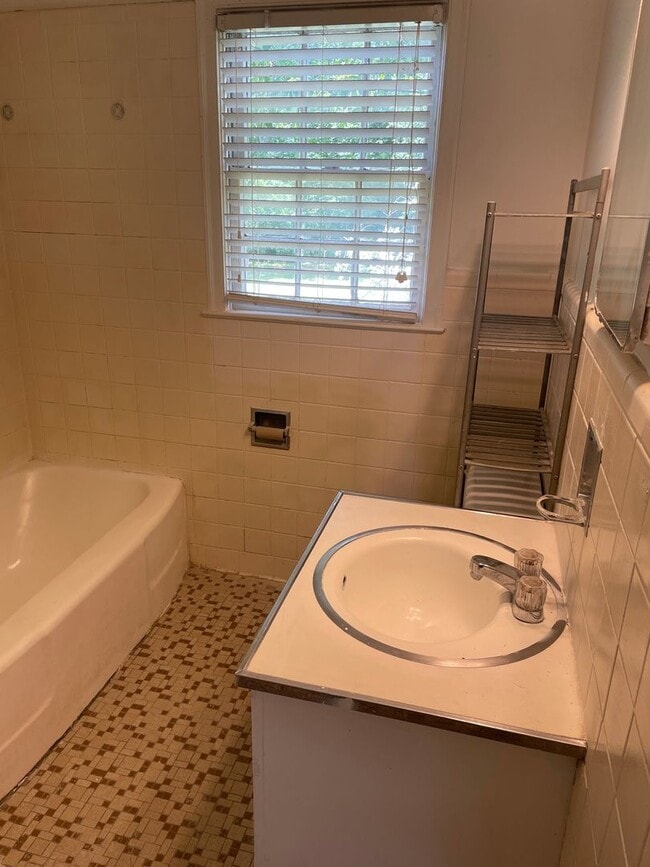 Building Photo - 5212 Brenda Dr