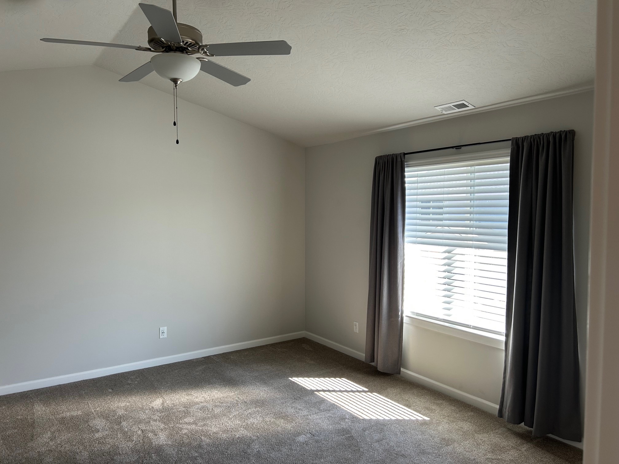 Master Bedroom (spacious) - 4546 Sagecrest Dr NE