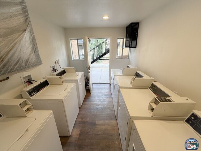 Building Photo - 912 Fourth St