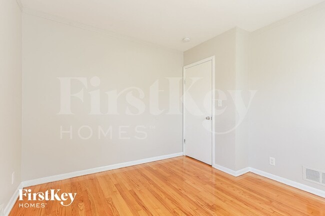 Building Photo - 251 E 25th St