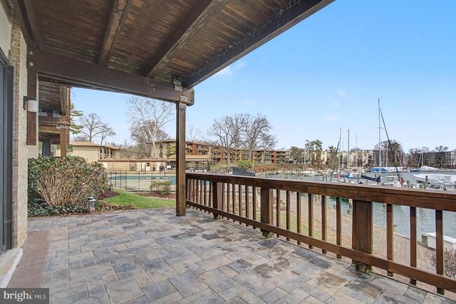 Building Photo - 768 Fairview Ave