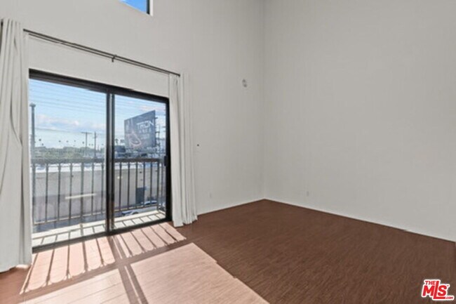 Building Photo - 2480 Penmar Ave