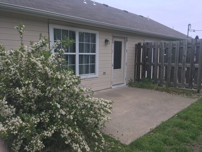 Building Photo - 2901 Russel Ct