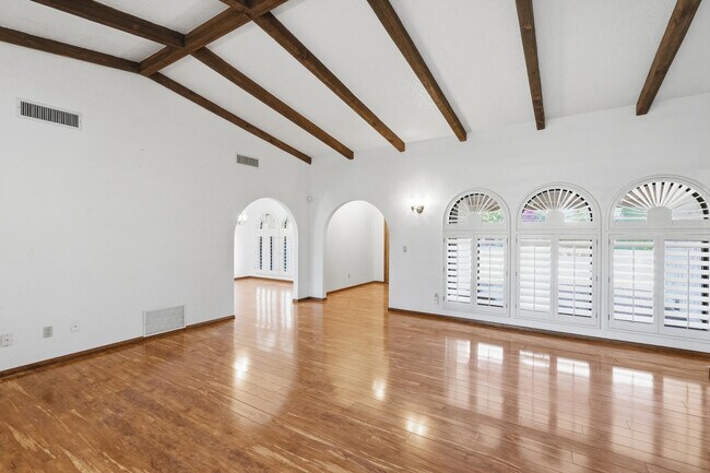 Building Photo - 1003 E Calle Monte Vista